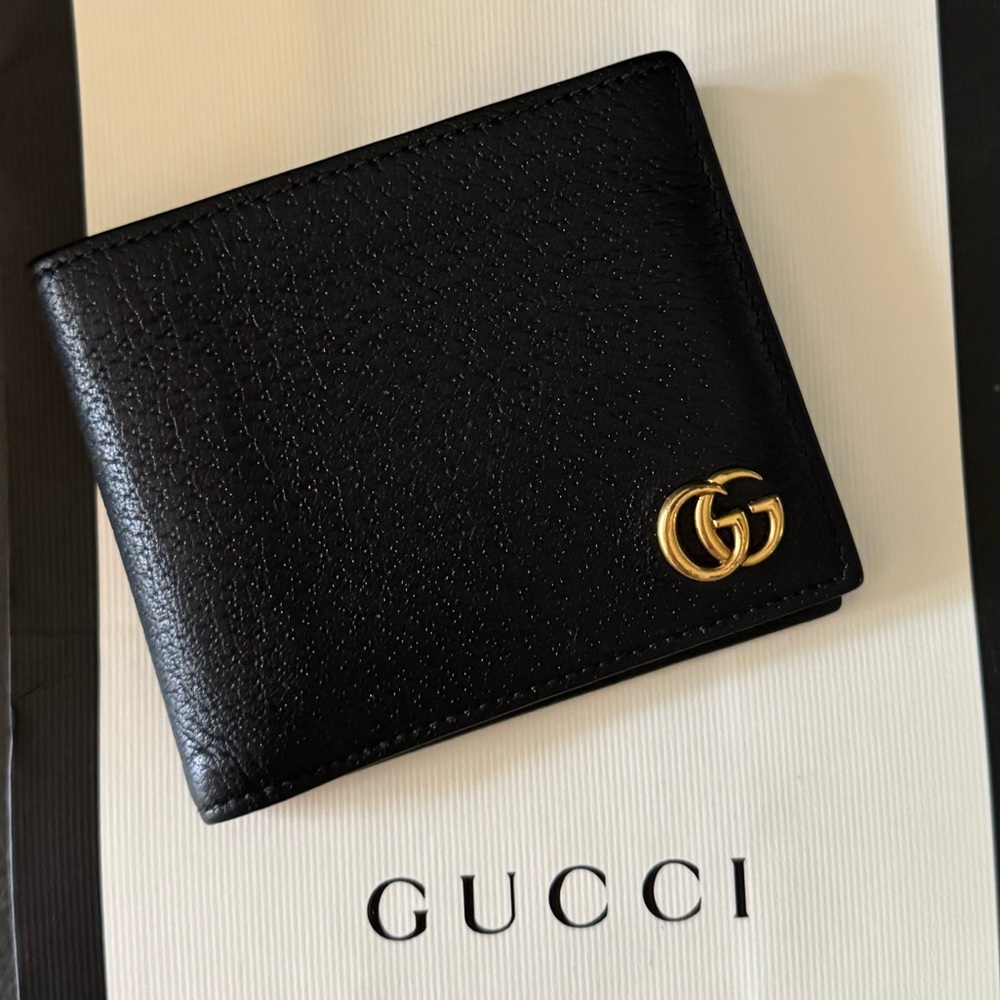 AUTHENTIC Gucci GG Marmont wallet